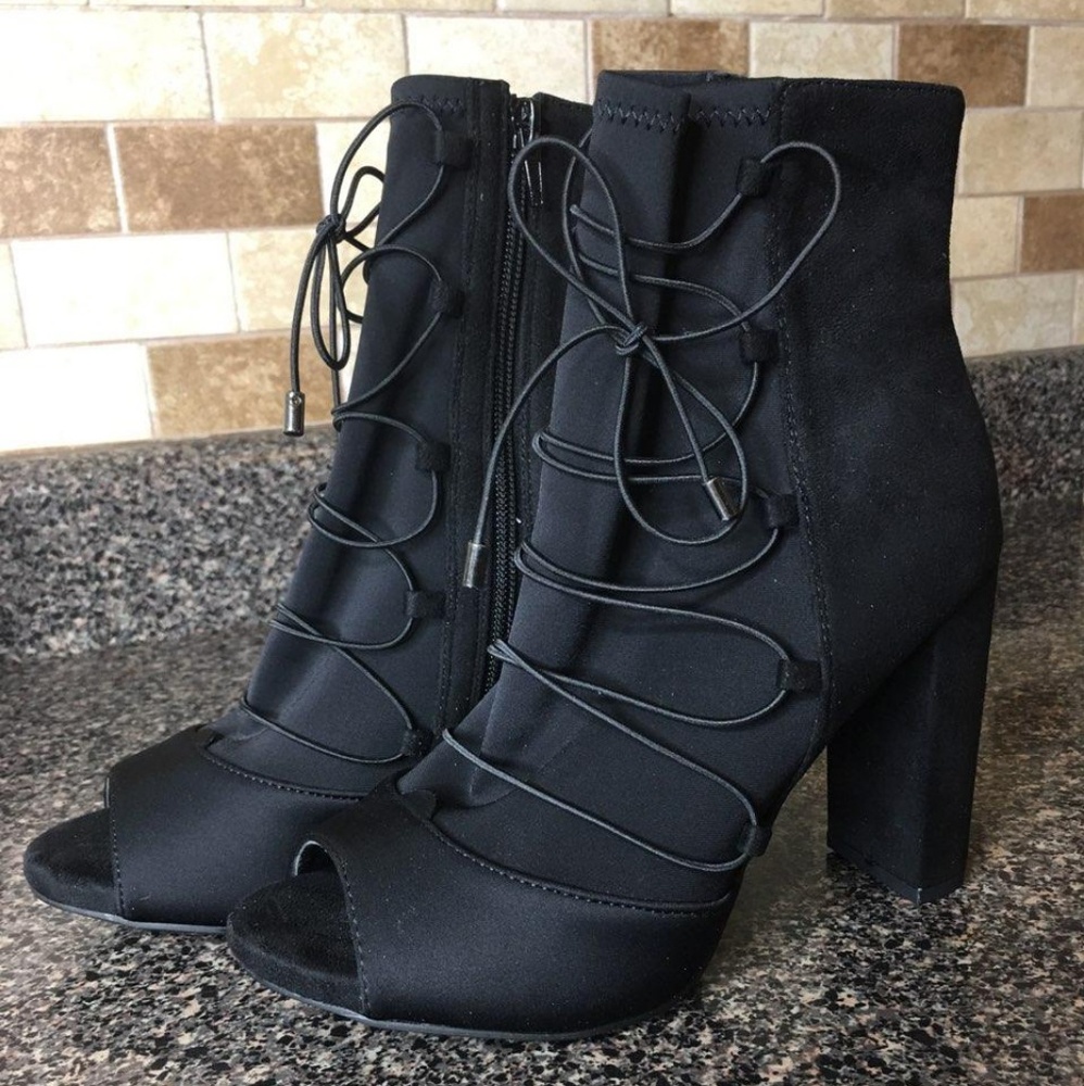 D in Heart Women's Black Suede Booties